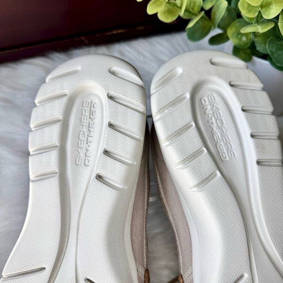 Skechers On-The-Go Flex Embark Tan Canvas & Leather Slip On Boat Shoes Size 9 - Picture 14 of 16